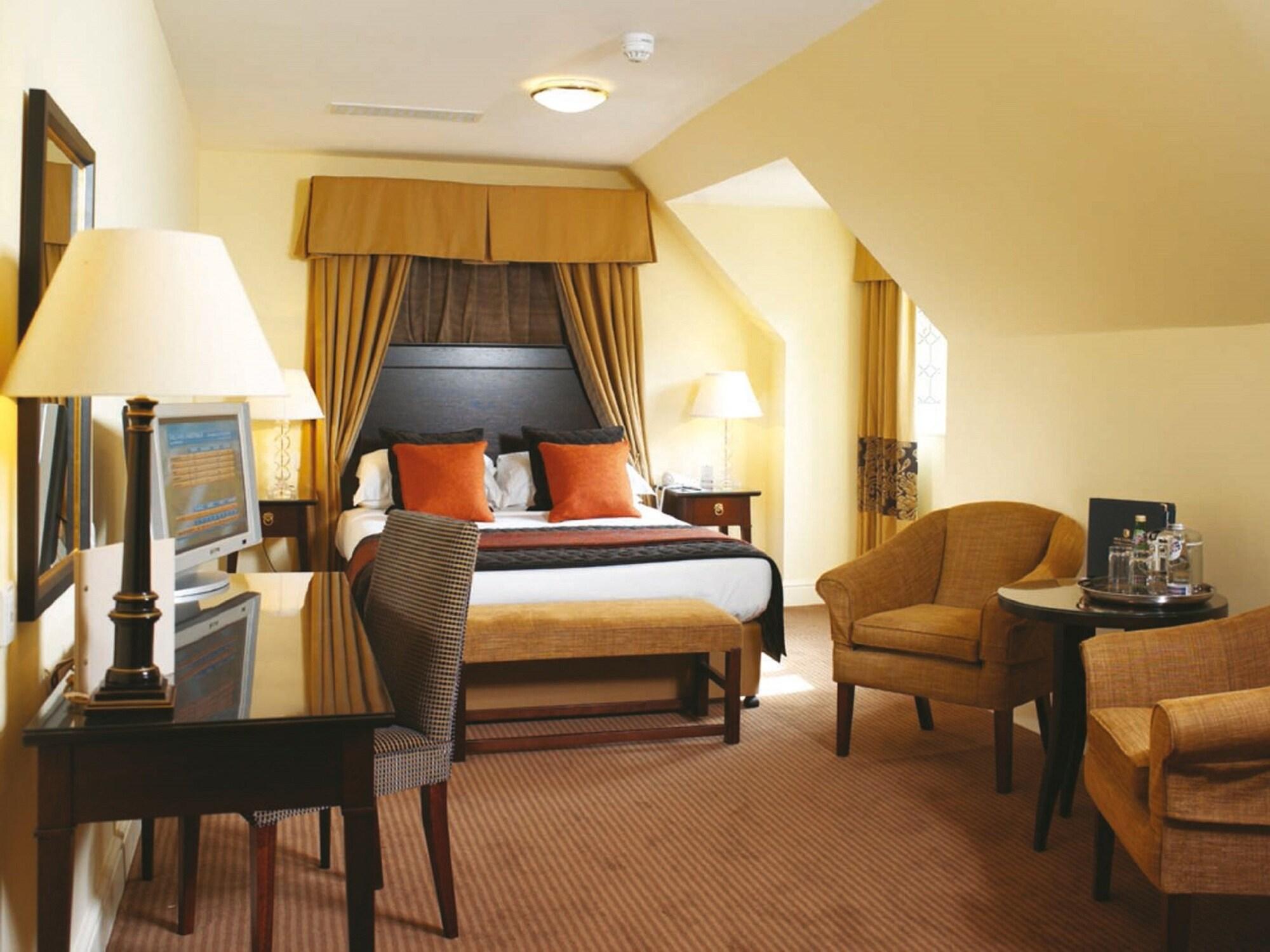 Macdonald Frimley Hall Hotel & Spa Камбърли Екстериор снимка