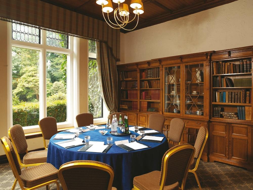 Macdonald Frimley Hall Hotel & Spa Камбърли Екстериор снимка