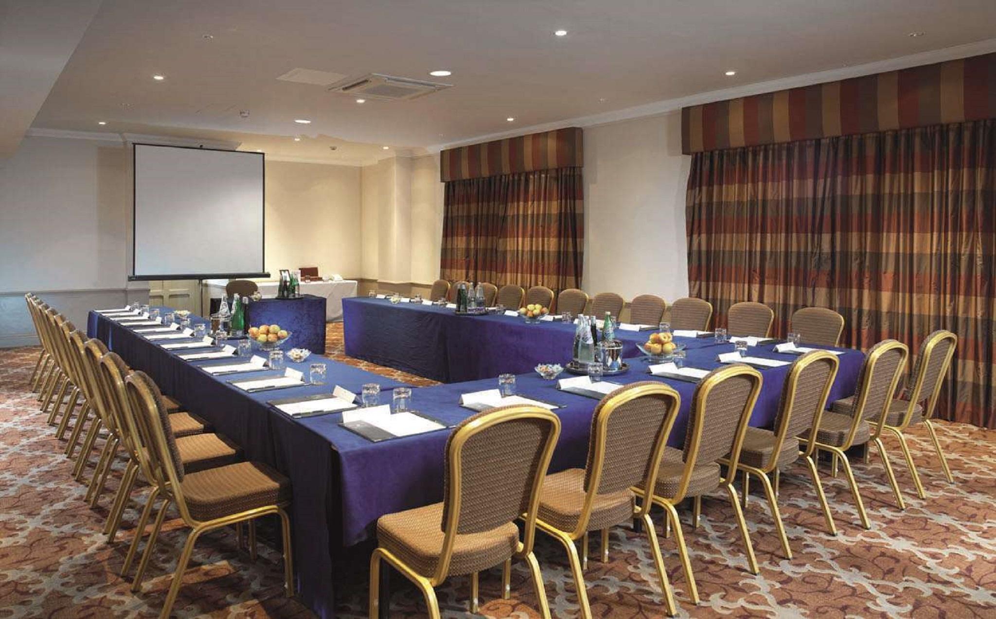 Macdonald Frimley Hall Hotel & Spa Камбърли Екстериор снимка
