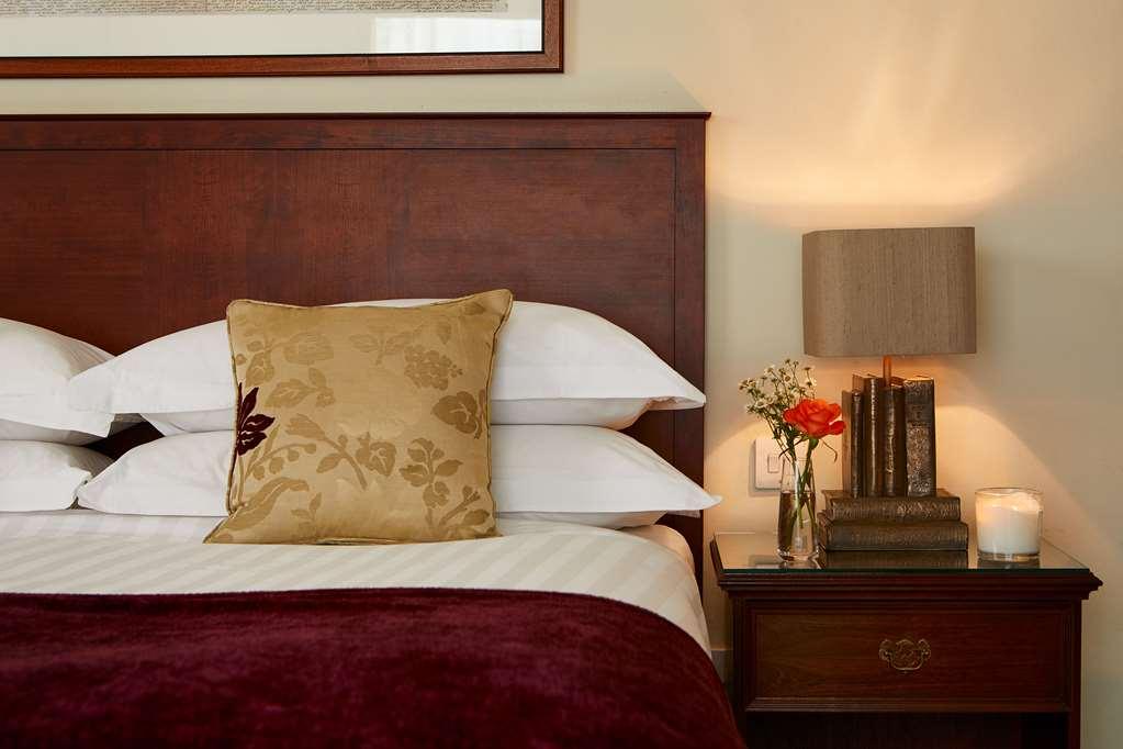 Macdonald Frimley Hall Hotel & Spa Камбърли Стая снимка
