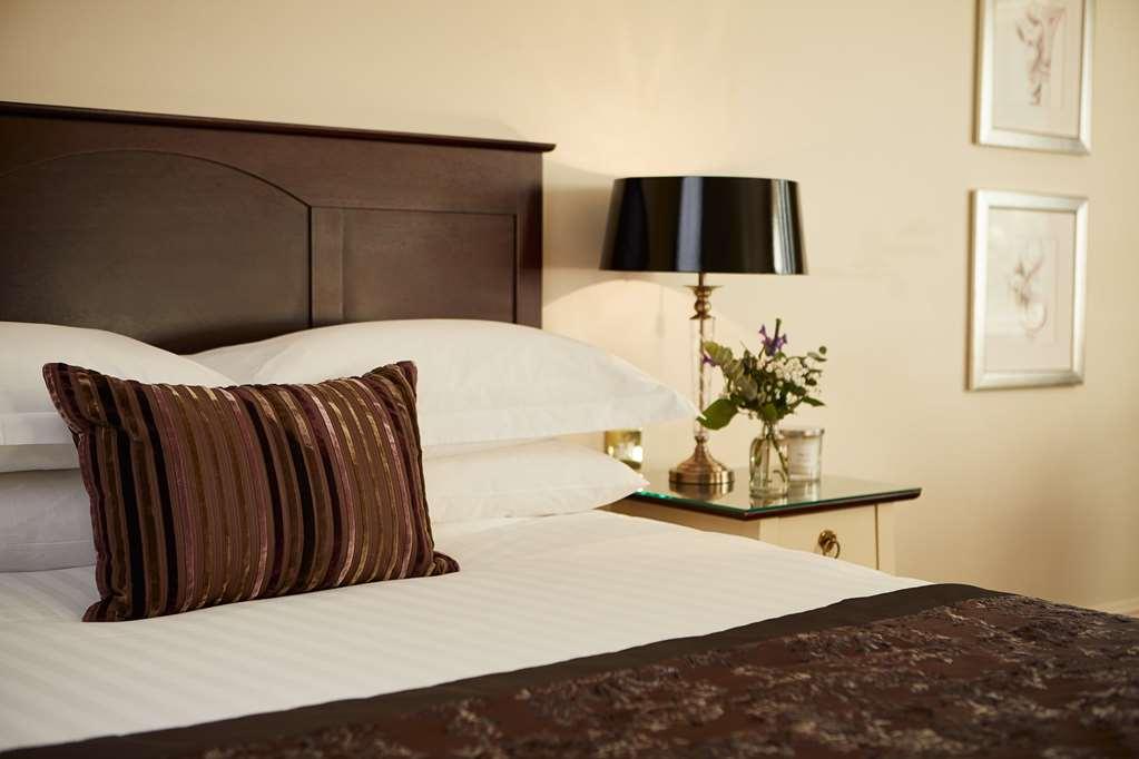 Macdonald Frimley Hall Hotel & Spa Камбърли Стая снимка