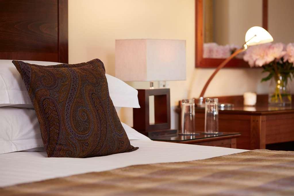 Macdonald Frimley Hall Hotel & Spa Камбърли Стая снимка