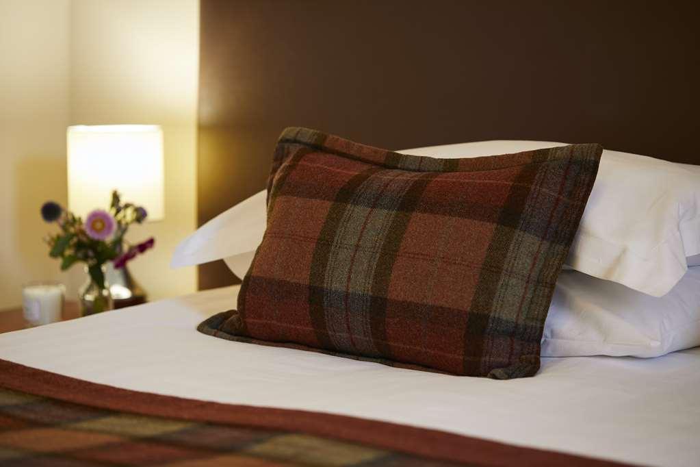 Macdonald Frimley Hall Hotel & Spa Камбърли Стая снимка