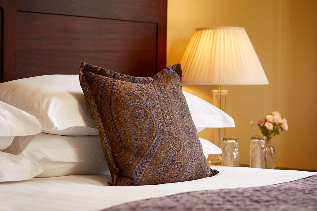 Macdonald Frimley Hall Hotel & Spa Камбърли Стая снимка