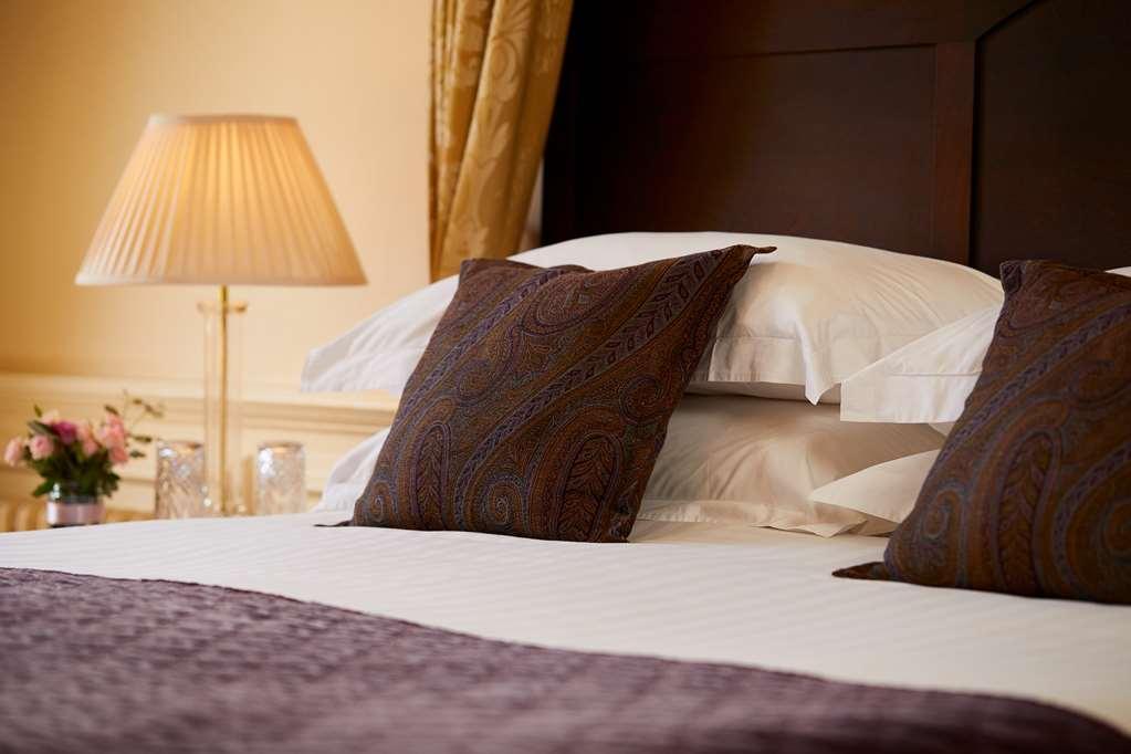 Macdonald Frimley Hall Hotel & Spa Камбърли Стая снимка