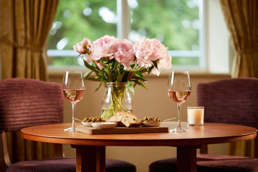 Macdonald Frimley Hall Hotel & Spa Камбърли Стая снимка