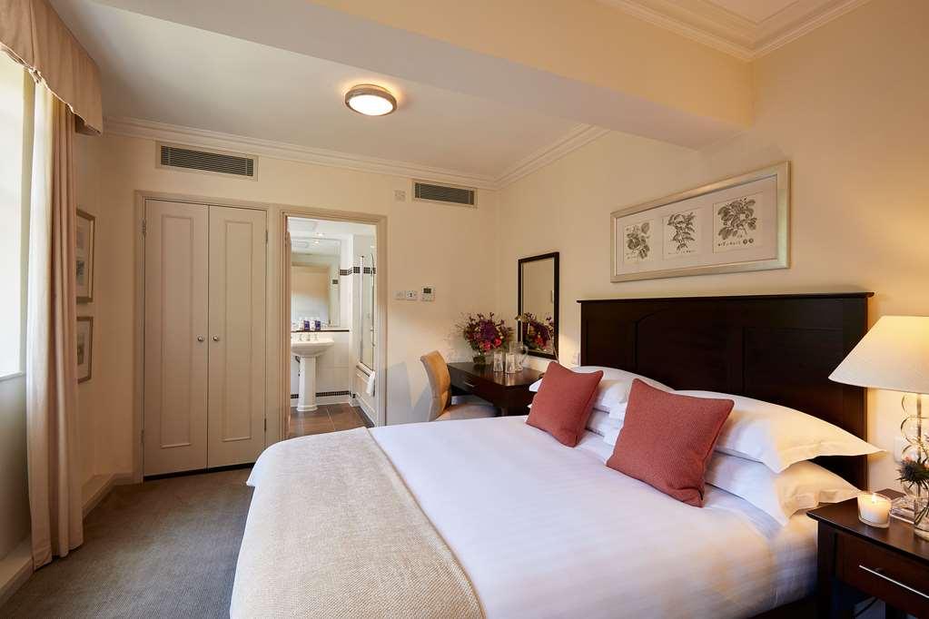 Macdonald Frimley Hall Hotel & Spa Камбърли Стая снимка