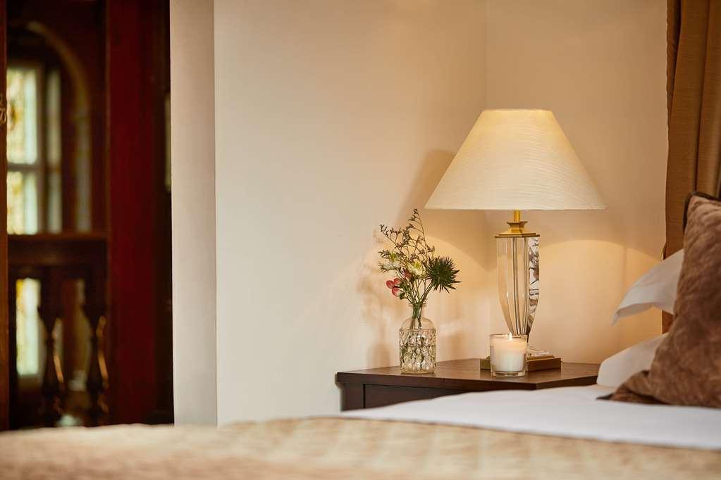 Macdonald Frimley Hall Hotel & Spa Камбърли Стая снимка