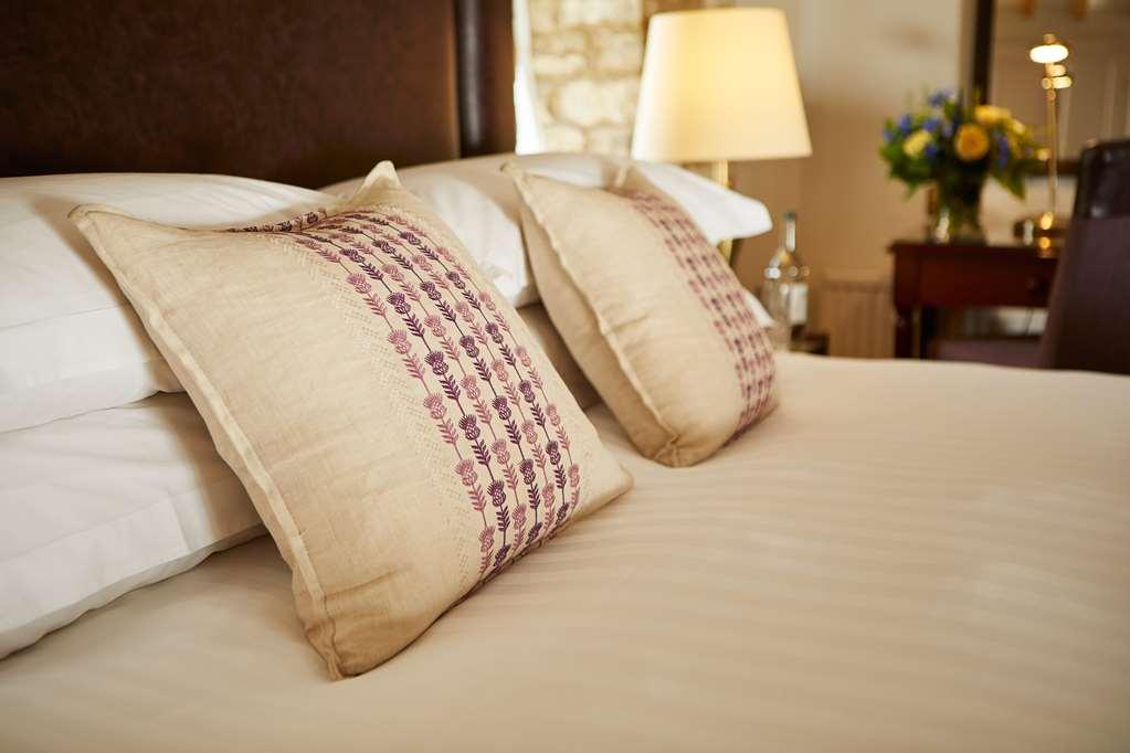 Macdonald Frimley Hall Hotel & Spa Камбърли Стая снимка