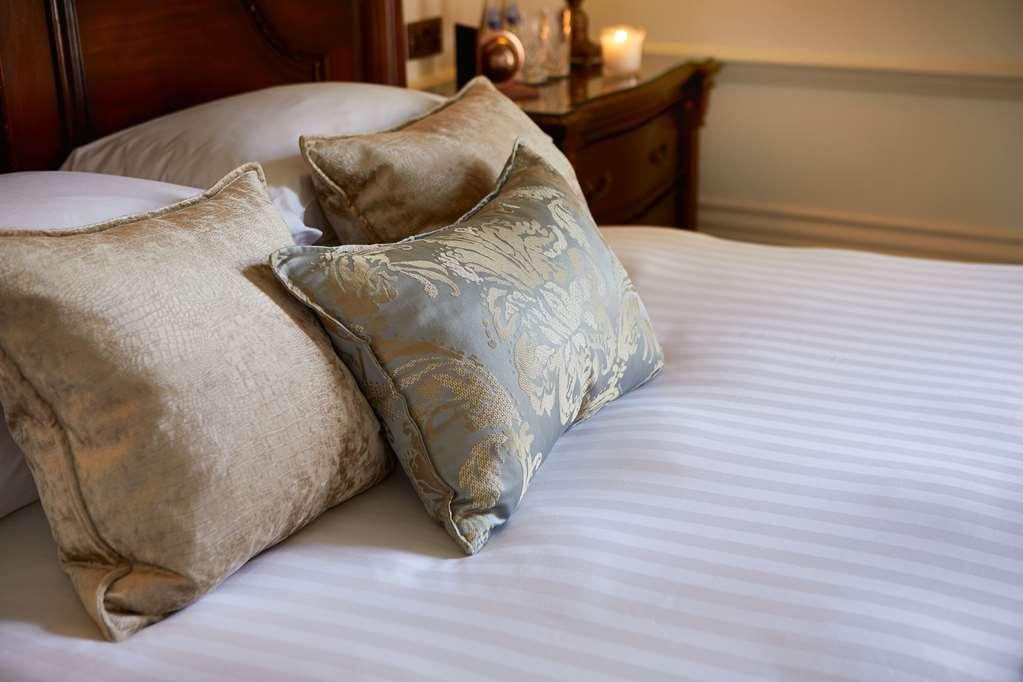 Macdonald Frimley Hall Hotel & Spa Камбърли Стая снимка