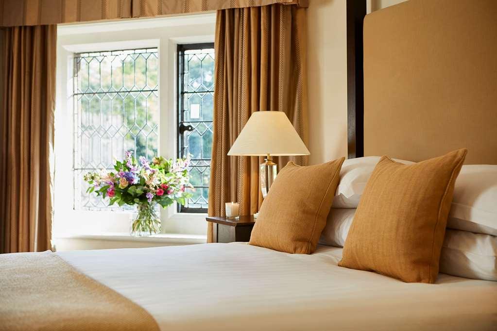 Macdonald Frimley Hall Hotel & Spa Камбърли Стая снимка
