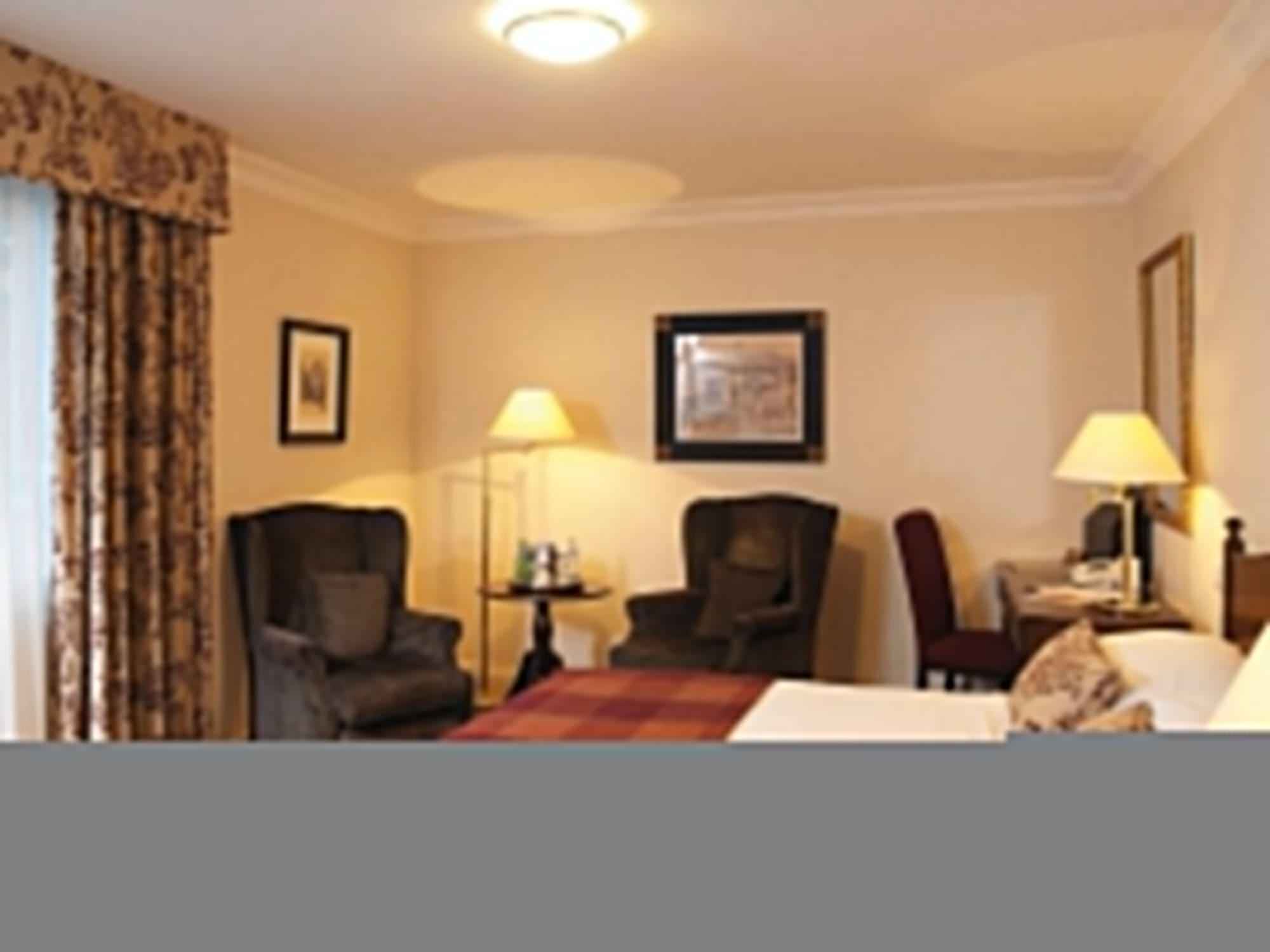 Macdonald Frimley Hall Hotel & Spa Камбърли Стая снимка