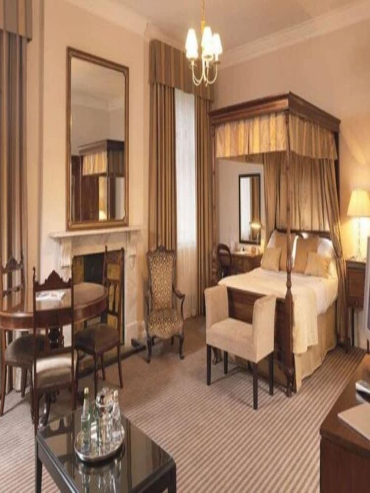 Macdonald Frimley Hall Hotel & Spa Камбърли Екстериор снимка