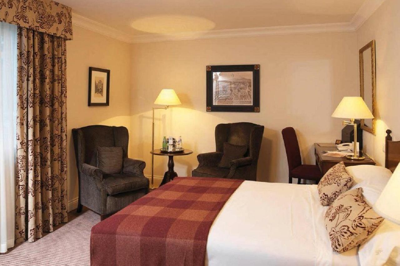 Macdonald Frimley Hall Hotel & Spa Камбърли Екстериор снимка